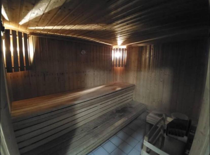Le Fleuri Ensoleille De Guzet Apartment Ustou Exterior photo